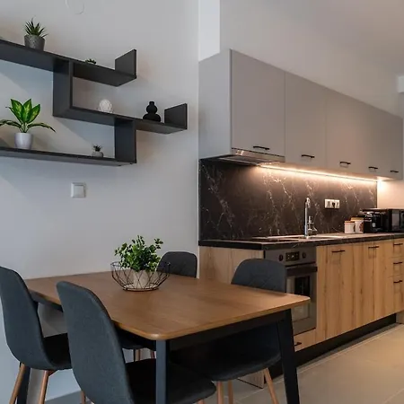 Nicole'S Modern Center Apt With Private Parking Lägenhet Volos